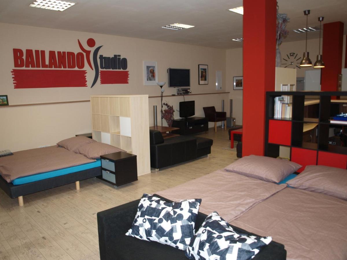 Bailando Studio Neratovice Екстер'єр фото